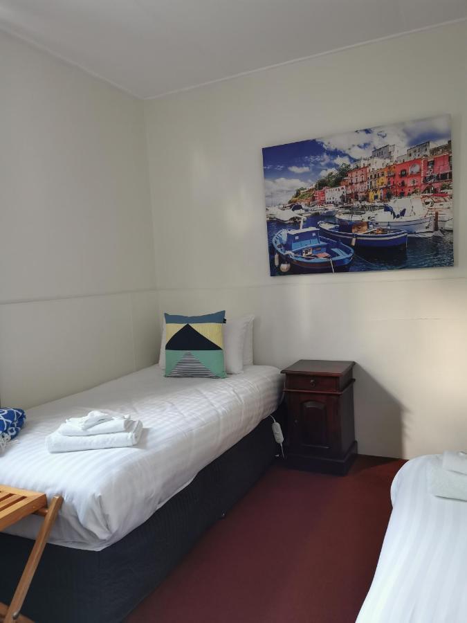 The Empire Hotel Deloraine Extérieur photo