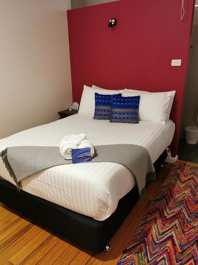 The Empire Hotel Deloraine Extérieur photo
