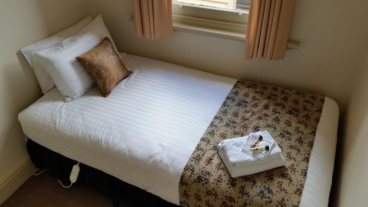 The Empire Hotel Deloraine Extérieur photo