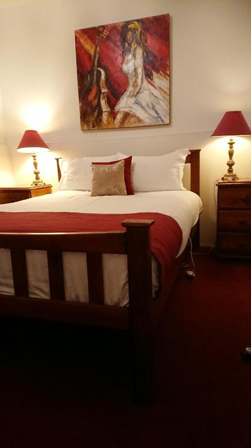 The Empire Hotel Deloraine Extérieur photo